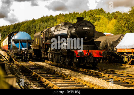 Stanier Klasse 5 4-6-0 Nr. 44776 bei Levisham Station auf der North Yorkshire Moors Steam Railway Stockfoto