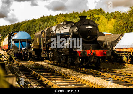 Stanier Klasse 5 4-6-0 Nr. 44776 bei Levisham Station auf der North Yorkshire Moors Steam Railway Stockfoto