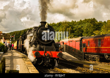 Stanier Klasse 5 4-6-0 Nr. 44776 bei Levisham Station auf der North Yorkshire Moors Steam Railway Stockfoto