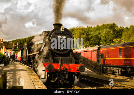 Stanier Klasse 5 4-6-0 Nr. 44776 bei Levisham Station auf der North Yorkshire Moors Steam Railway Stockfoto