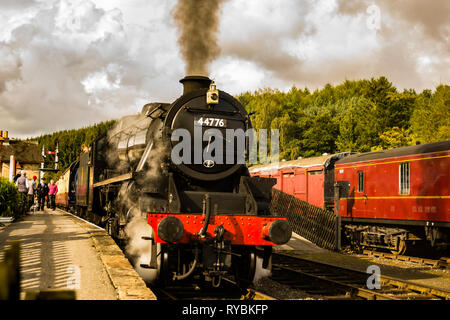 Stanier Klasse 5 4-6-0 Nr. 44776 bei Levisham Station auf der North Yorkshire Moors Steam Railway Stockfoto