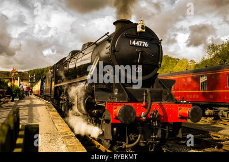 Stanier Klasse 5 4-6-0 Nr. 44776 bei Levisham Station auf der North Yorkshire Moors Steam Railway Stockfoto