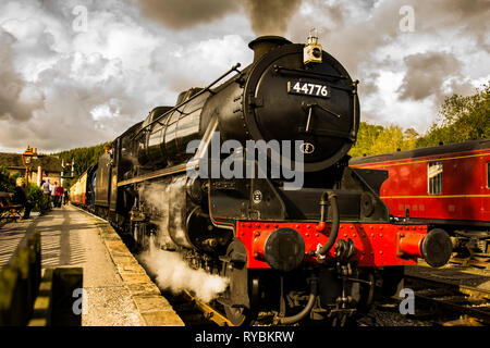 Stanier Klasse 5 4-6-0 Nr. 44776 bei Levisham Station auf der North Yorkshire Moors Steam Railway Stockfoto