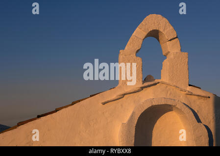 Kleine traditionelle weiße orthodoxe Kapelle, von Chora Skyros Island, in den Sporaden, komplexe, Zentral Griechenland, Ägäis, Mittelmeer, Europa Stockfoto