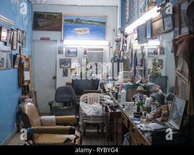 Puerto Rico. Januar 2019. Retro Style Haarschnitt friseur Stuhl in einem vintage Barber Shop Interior Stockfoto