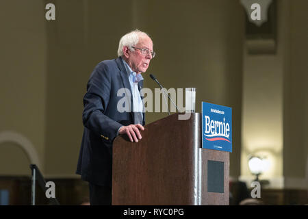 Iowa City, Iowa, USA. 8. März, 2019. Vermont Senator Bernie Sanders gehalten auf einer Kundgebung am Freitag Abend an der Universität von Iowa Memorial Student Stockfoto