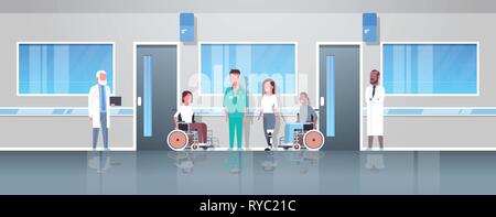 Ärzte Pflege von Behinderten verletzten Mix rennen Patienten im Rollstuhl sitzende Frau mit beinprothese Behinderung Konzept Krankenhaus Flur Stock Vektor