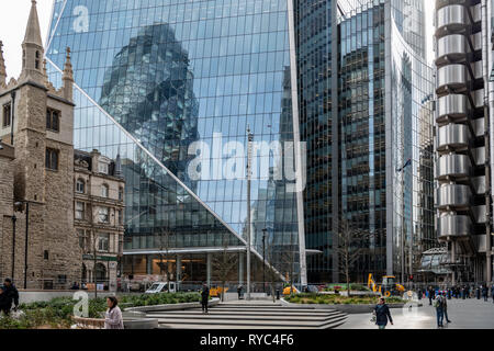 Die calpel', Willis Gebäude und Lloyds Gebäude dominieren die Südseite von leadenhall St in der City von London Stockfoto