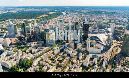 Luftaufnahme des Geschäftsviertel La Défense, Paris, Frankreich Stockfoto