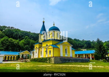 Bursuc Hancu Kloster Seite Zurück Blick auf den Kleinen Gelben Kirche Stockfoto