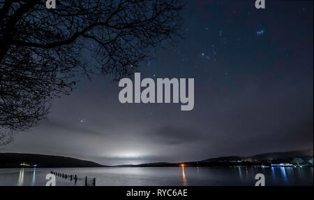 Coniston Water bei Nacht Stockfoto