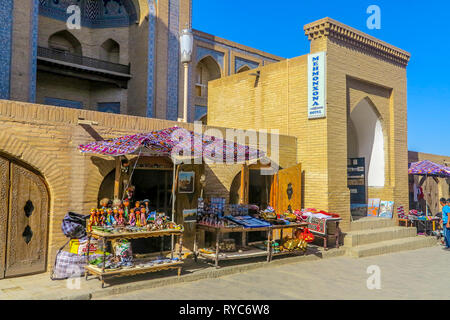 Chiwa Altstadt Souvenir Basar Shops an Mohammed Amin Khan Medrese Stockfoto