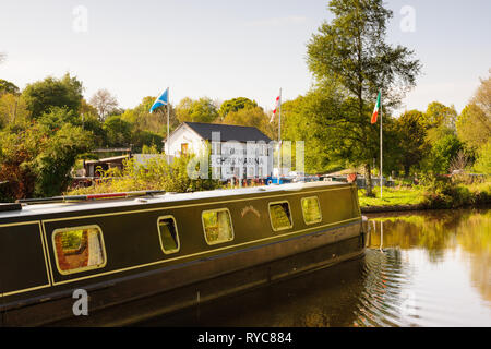 Ein Kanal Lastkahn Bestehen der Chirk Marina auf der Llangollen Canal in Nord Wales Stockfoto