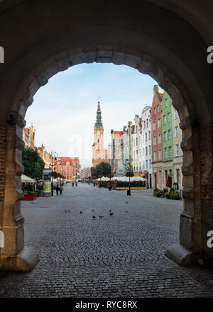 Długi Targ oder lange Marktstraße vom Grünen Tor (Zielona Brama), Danzig, Polen Stockfoto