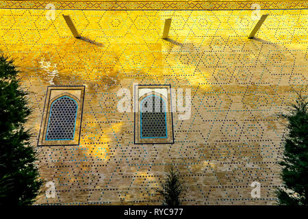 Samarkand Registon Square Ensemble Tilya Kori vergoldeten Madrasa Fassade Blick bei Sonnenuntergang Stockfoto