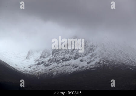 Ein Blick auf die Nordwand des Ben Nevis Berg in Schottland. Ein junger Kletterer ist für ernsthafte Verletzungen behandelt nach einem Lawinenabgang auf den höchsten Berg der britischen "ausgelöscht", eine Kletterwand, Partei, drei von ihnen zu töten. Stockfoto