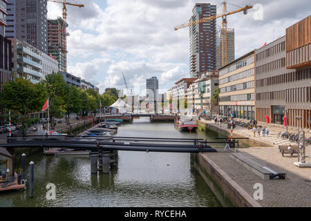 Blick auf den Wijnhaven Bezirk, der hohe Anstieg im Stadtzentrum von Rotterdam Stockfoto