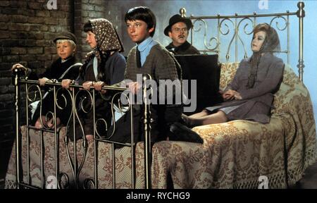 ROY SNART, CINDY O'Callaghan, IAN WEIGHILL, DAVID TOMLINSON, Angela Lansbury, BEDKNOBS und Besen, 1971 Stockfoto