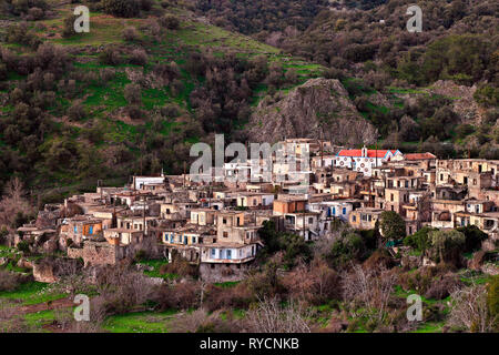 Panoramablick auf Kalami, ein 'Ghost Village' Viannos County, Kreta, Griechenland. Stockfoto