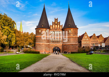 Lübeck, Deutschland, 10/06/2018: Das Holstentor oder Holstentor in der Lübecker Altstadt - Deutschland, Schleswig-Holstein. Holstentor in Lübeck, Deutschland, Stockfoto