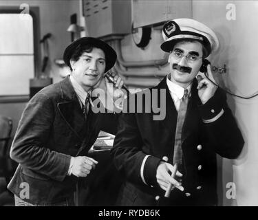 CHICO MARX, Groucho Marx, Monkey Business, 1931 Stockfoto