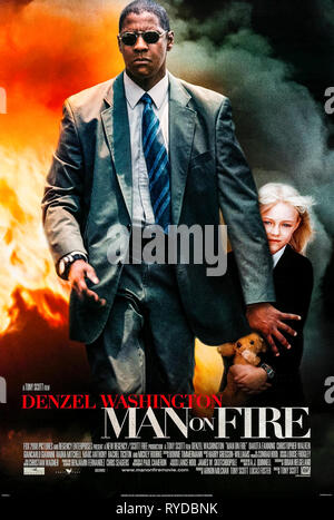 Mann, der Feuer und Flamme (2004) unter der Regie von Tony Scott und Denzel Washington in den Hauptrollen, Christopher Walken und Dakota Fanning. Stockfoto