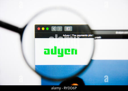 Los Angeles, Kalifornien, USA - 25. Januar 2019: Adyen Homepage. Adyen Logo auf dem Bildschirm sichtbar. Stockfoto