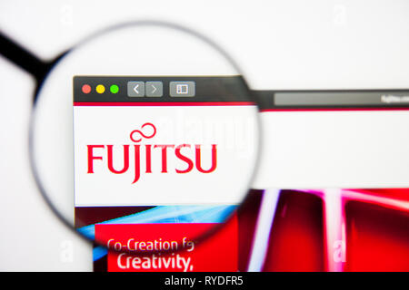 Los Angeles, Kalifornien, USA - 5. März 2019 - Fujitsu Website Homepage. Fujitsu Logo sichtbar auf dem Display, Illustrative Editorial Stockfoto