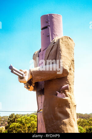 Überlebensgroße Statue des 19. Jahrhunderts bushranger (Outlaw) Ned Kelly an Glenrowan, Victoria, Australien Stockfoto