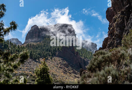 Vulkanische Landschaft am Rande der Las Canadas Caldera des Teide in der Nähe von Boca Tauce Teneriffa auf den Kanarischen Inseln Stockfoto