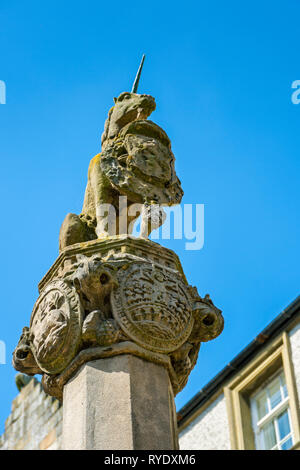 Einhorn Statue (bekannt als die puggy) auf Mercat Cross, Stirling, Stirlingshire, Schottland, UK Stockfoto