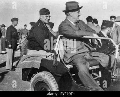 Franklin D. Roosevelt, General Eisenhower, und General Patton in Castelvetrano, Sizilien. Vom 8. Dezember 1943 Stockfoto