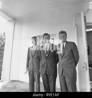 Das Kennedy Brüder: Attorney General Robert F. Kennedy, Senator Ted Kennedy, Präsident John F. Kennedy 1963 Stockfoto