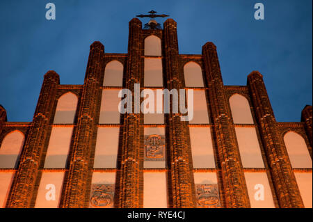 Kirche in der Dämmerung in der Altstadt von Warschau, Polen Stockfoto