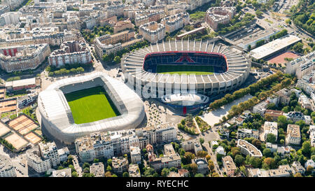 Luftaufnahme von Stadion Le Parc des Princes & Stadion Jean Bouin, Paris Stockfoto