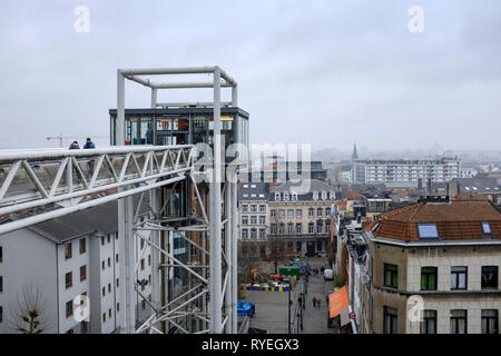 02.03.2019, Brüssel, Belgien - der kleine Ort Brueghel unterhalb des Palais de Justice im Quartier des Marolles, die Nachbarschaft des kleinen Peop Stockfoto