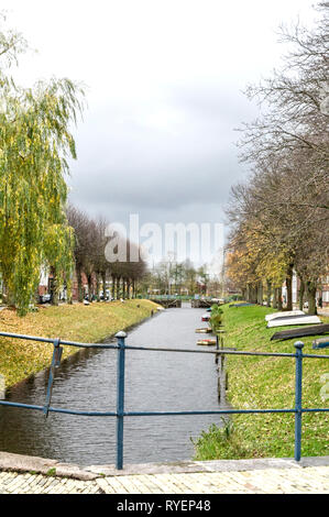 Gracht in Friedrichstadt (Nordfriesland), Canal in Friedrichstadt ((Deutschland, Schleswig-Holstein) Stockfoto