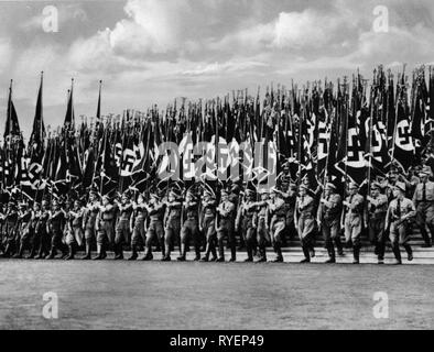 Nationalsozialismus / Nationalsozialismus, "Reichsparteitag der Freiheit", Nürnberg 10. -16,9. 1935, Parade der Sturm Bataillon (Sturm Bataillon), große Fahne, "Tag der Sturmabteilungen", Additional-Rights - Clearance-Info - Not-Available Stockfoto