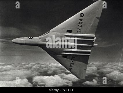 Verkehr/Transport, Luftfahrt, Militär, strategischer Bomber Avro Vulcan der britischen Royal Air Force, in der Luft, circa 1954, Additional-Rights - Clearance-Info - Not-Available Stockfoto