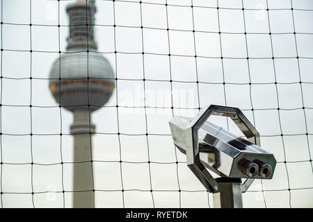 Verschwommenes Bild der Fernsehturm Fernsehturm in Berlin Stockfoto