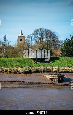 St Peter's Church, West Lynn über den Fluss Great Ouse von King's Lynn, Norfolk, Großbritannien gesehen Stockfoto