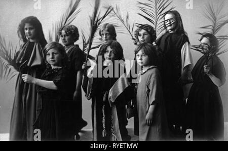 Theater/Theater, Passionsspiele Oberammergau 1910, Gruppe von Kindern, Postkarte, F. Bruckmann, München, 1910, Additional-Rights - Clearance-Info - Not-Available Stockfoto