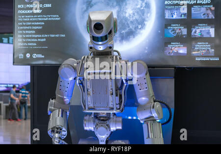 Russland, Moskau - 15. September 2018: Pavillon Kosmos (Raumfahrt und Luftfahrt Pavillon). Anthropoide (Android) Roboter Stockfoto