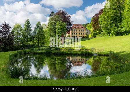 "Teich von Schloss Unterleinleiter in Bayern, Deutschland" Stockfoto