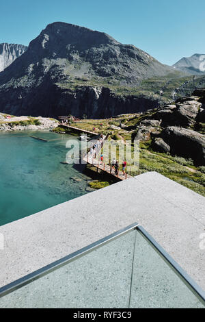 Der Trollstigen Viewpoint und Pfade auf der Geiranger-Trollstigen National Scenic Route in Norwegen - Architekt: Reiulf Ramstad Arkitekter als Stockfoto