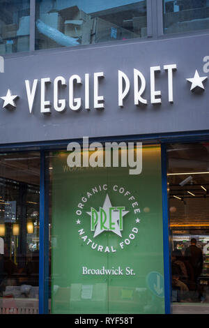 Das Veggie Pret Coffee Shop, eine Niederlassung der Pret a Manger High Street Restaurant kette in Soho, London, vegetarisches Essen und Trinken Stockfoto