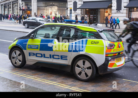 Eine emissionsarme BMW i3 Metropolitan Police Car in der Regent Street geparkt., London. Stockfoto