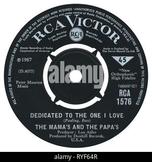 UK 45 rpm single Für Die, Die ich Liebe, die von den Mamas und Papas auf der RCA Victor Label von 1967. Durch Lowman Pauling und Ralph Bass geschrieben und von Lou Adler produziert. Stockfoto