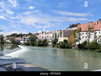 Häuser am Ufer der Steyr. Stockfoto