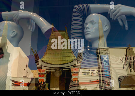 Chinese Theater, storefronts Reflexion, Hollywood Boulevard, Los Angeles, 14. Oktober 2016 Stockfoto